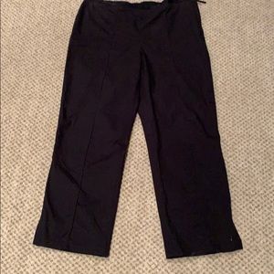 GAP Black cotton and spandex Capri pants. Side zip